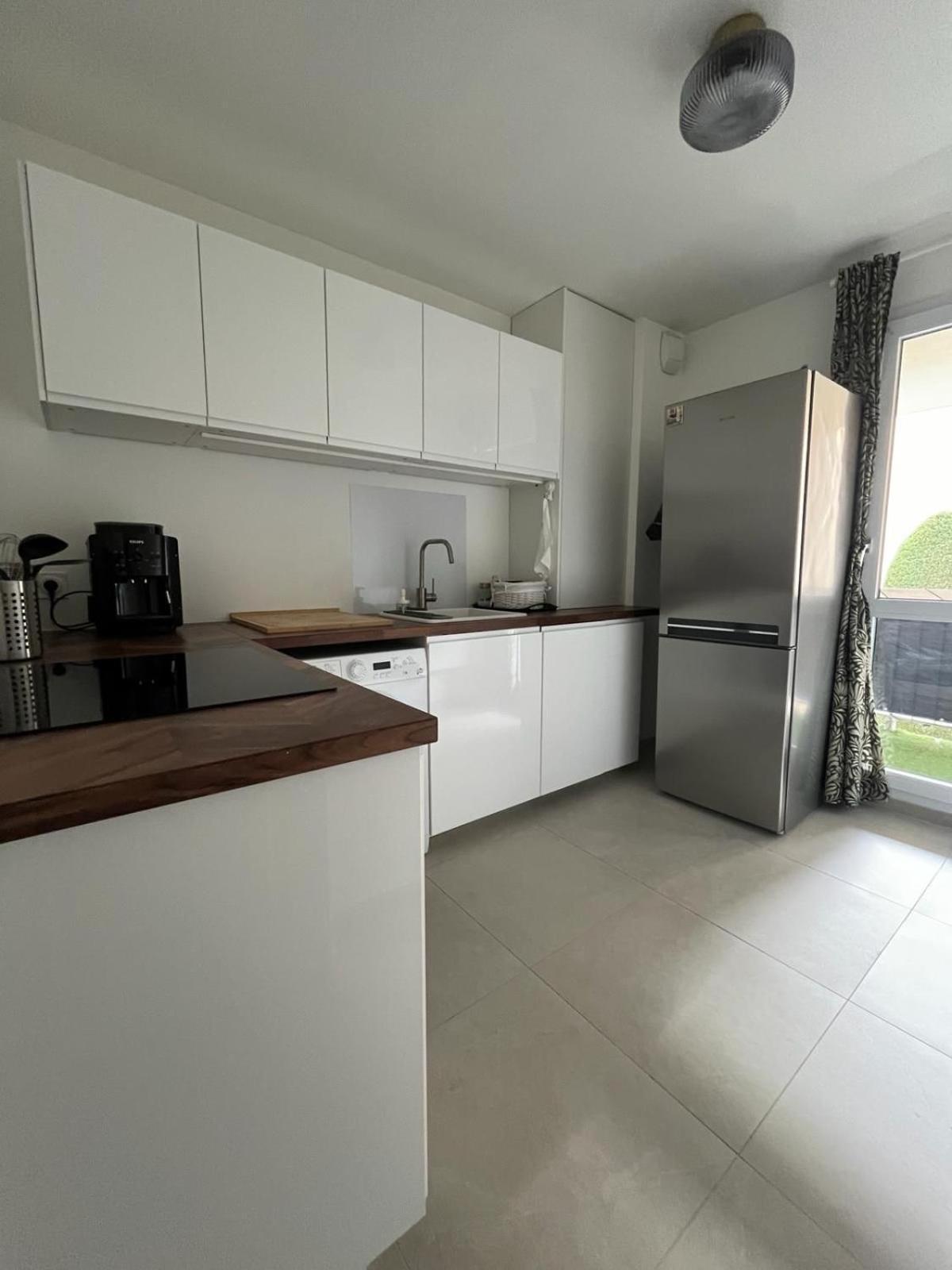Appartement Cosy Et Confortable Saint-Genis-Laval Esterno foto