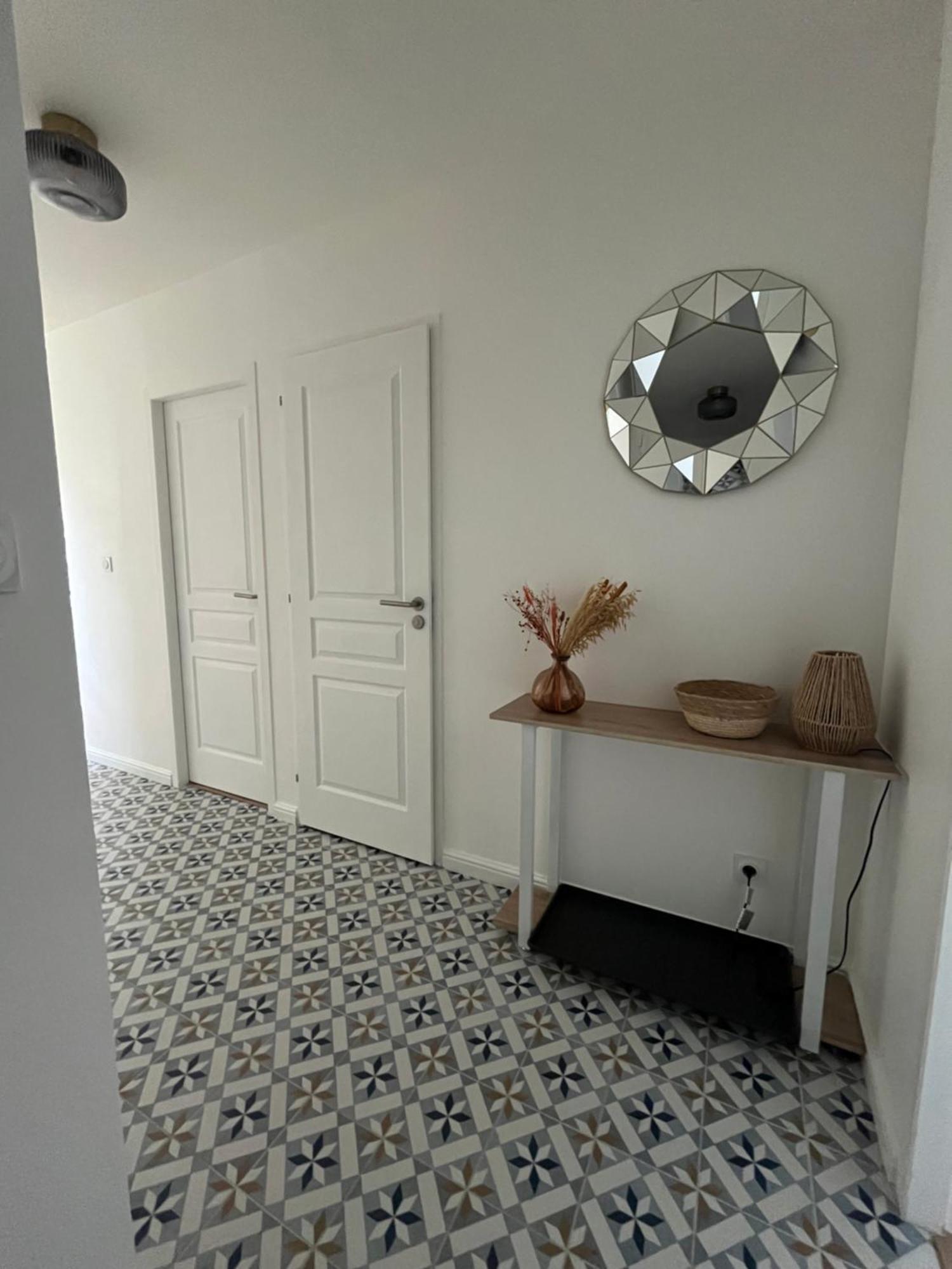 Appartement Cosy Et Confortable Saint-Genis-Laval Esterno foto